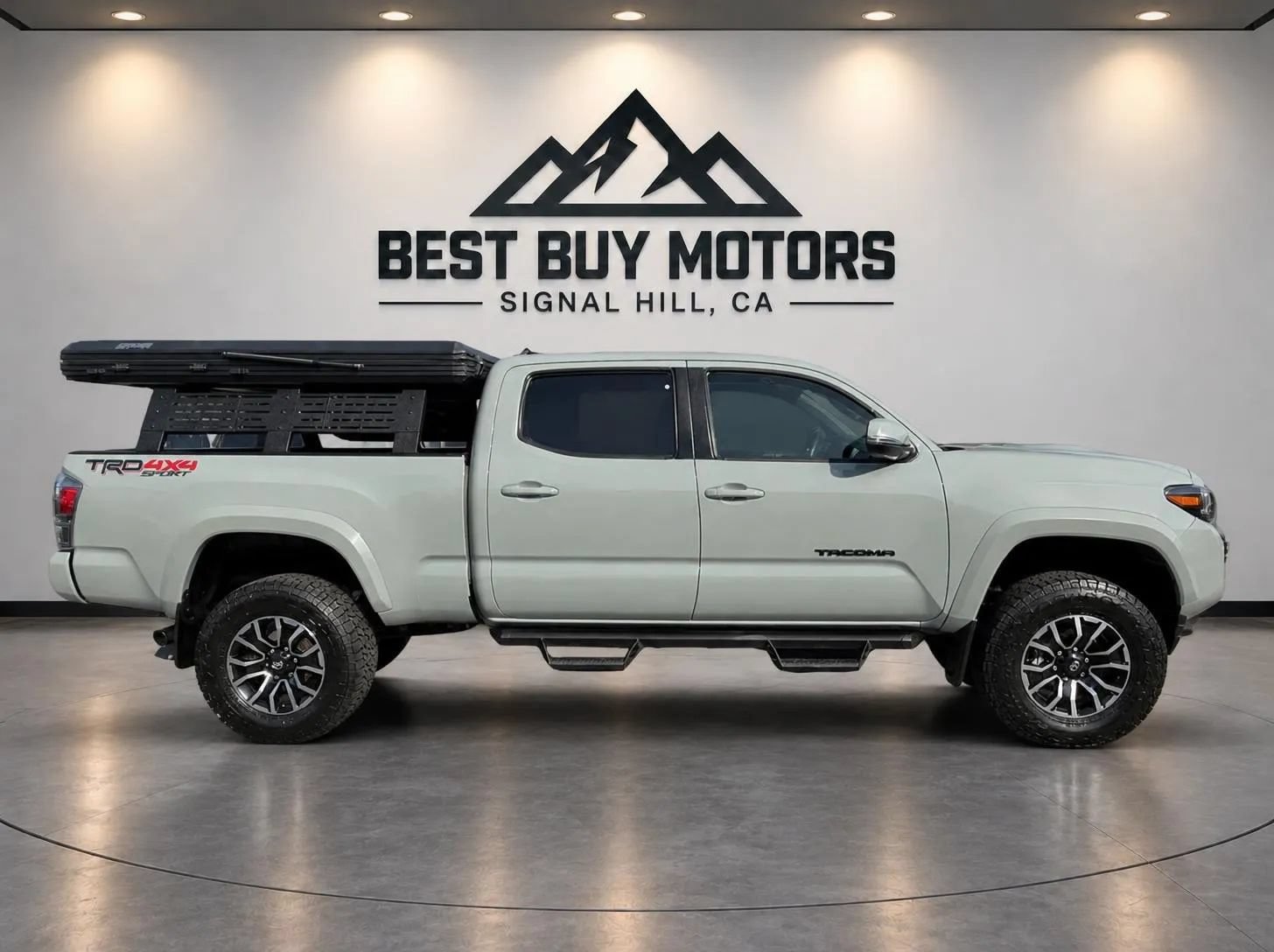 Used 2022 Toyota Tacoma TRD Sport w/ Technology Package AWD/4WD image 9