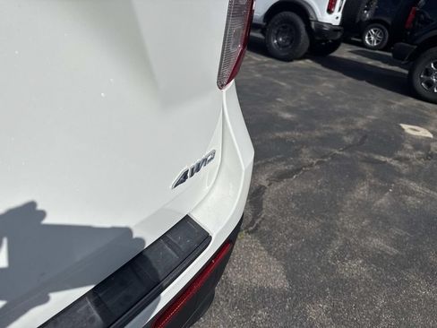 Used 2022 Ford Explorer XLT w/ Equipment Group 202A AWD/4WD image 6