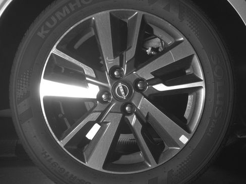 Used 2025 Nissan Versa SV image 15