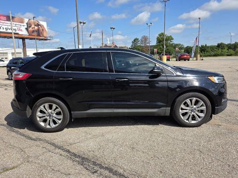 Used 2020 Ford Edge Titanium w/ Equipment Group 301A FWD image 4