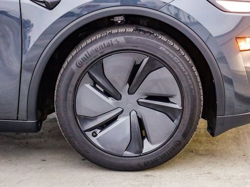 Used 2026 Tesla Model Y Long Range RWD image 11