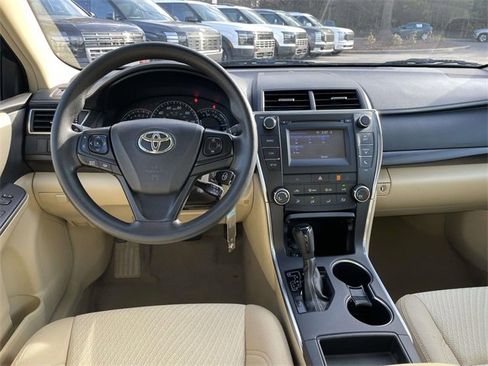 Used 2015 Toyota Camry LE image 12