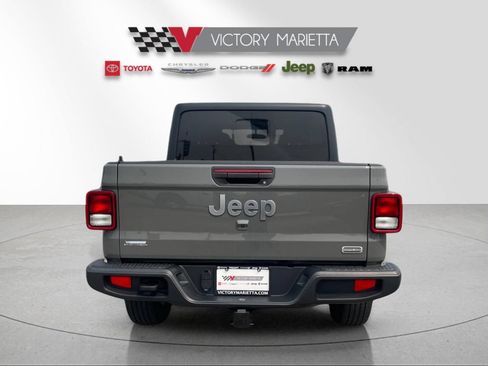 Used 2021 Jeep Gladiator Overland AWD/4WD image 4