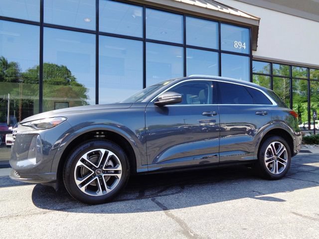 Used 2025 Audi Q5 Premium w/ Convenience Package AWD/4WD image 1