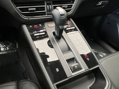 Used 2026 Porsche Macan AWD/4WD image 24