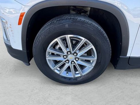 Used 2023 Chevrolet Traverse LT FWD image 23