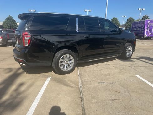 Used 2023 Chevrolet Suburban Premier image 3