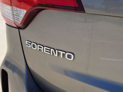 Used 2015 Kia Sorento LX FWD image 11