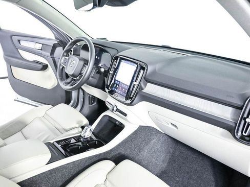 Certified 2026 Volvo XC40 B5 Plus AWD/4WD image 25