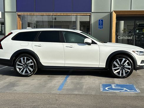 New 2025 Volvo V90 B6 Cross Country Ultra w/ Protection Package Premier image 4