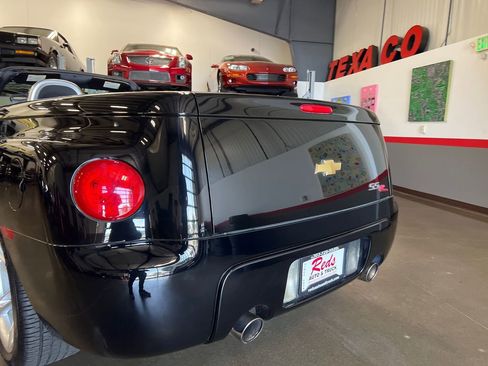 Used 2003 Chevrolet SSR w/ Preferred Equipment Group image 42