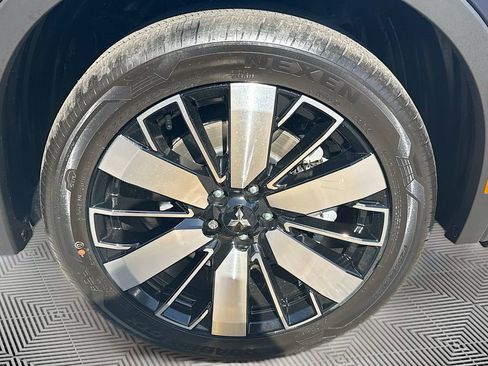 New 2026 Mitsubishi Outlander SE image 33