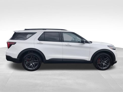 Used 2025 Ford Explorer ST-Line w/ ST-Line Street Pack AWD/4WD image 9