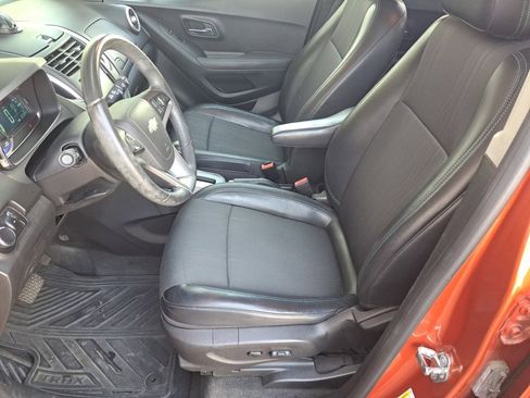 Used 2016 Chevrolet Trax LT w/ LT Sun and Sound Package FWD image 8