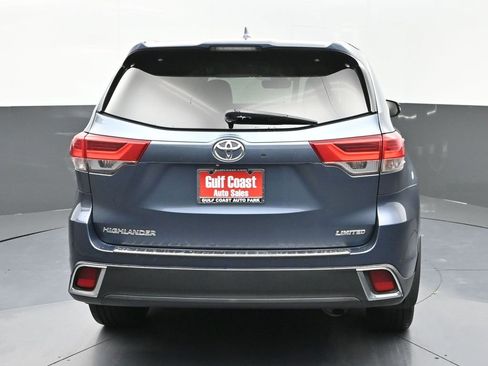 Certified 2019 Toyota Highlander Limited Platinum image 30