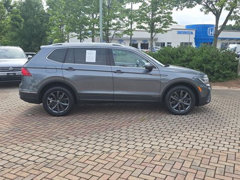 Used 2022 Volkswagen Tiguan SE FWD image 4