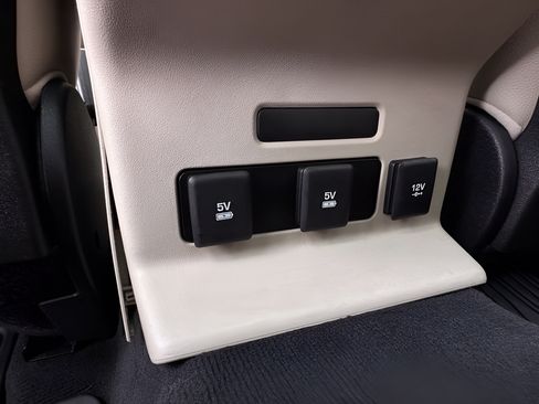 Used 2019 Land Rover Range Rover Velar S AWD/4WD image 21