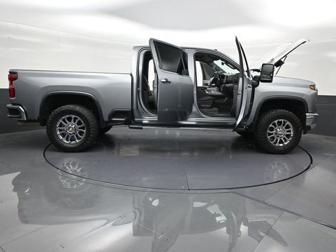Used 2024 Chevrolet Silverado 2500 LTZ w/ LTZ Premium Package AWD/4WD image 34