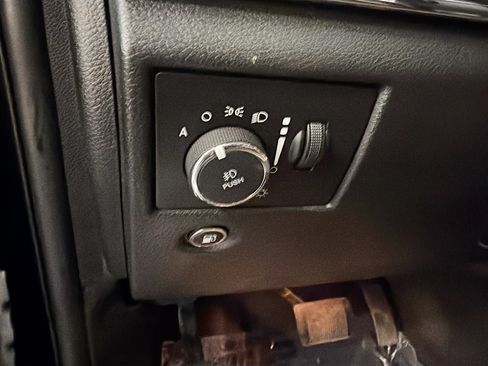Used 2018 Jeep Grand Cherokee Limited AWD/4WD image 17