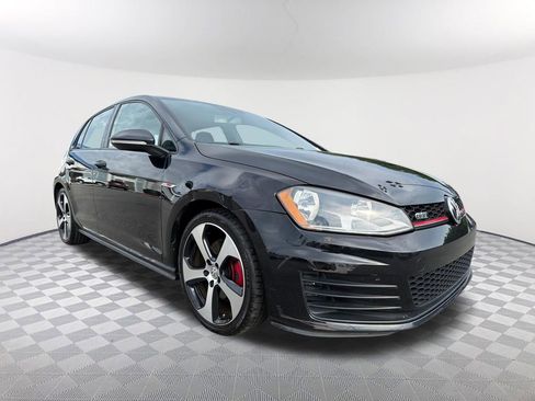 Used 2017 Volkswagen Golf 4-Door FWD image 3