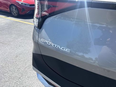 Used 2023 Kia Sportage LX AWD/4WD image 5