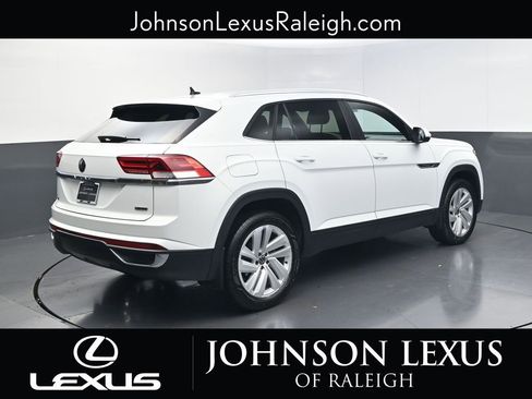 Used 2023 Volkswagen Atlas Cross Sport SE image 9