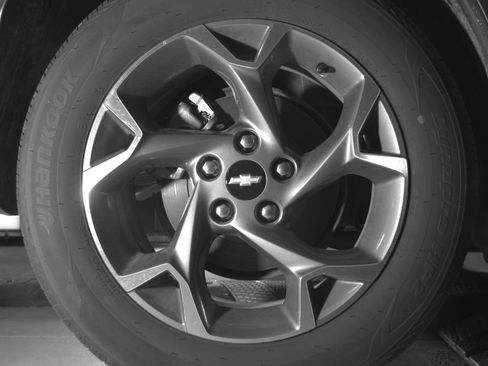 Used 2025 Chevrolet Trax LT w/ LT Convenience Package FWD image 15