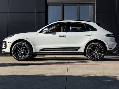 Certified 2026 Porsche Macan AWD/4WD image 2