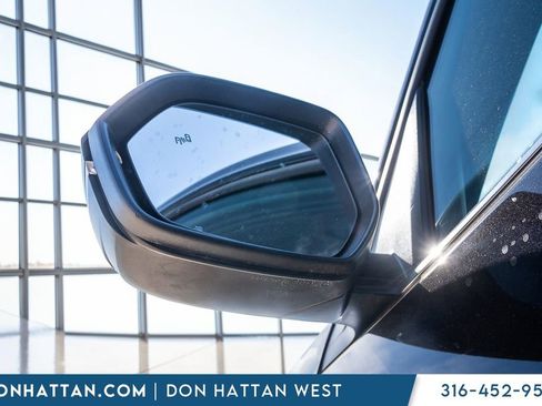 Used 2024 Volkswagen Atlas Cross Sport SE FWD image 32
