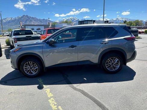 Used 2023 Nissan Rogue S AWD/4WD image 6