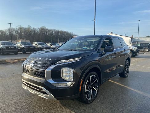 Used 2022 Mitsubishi Outlander SEL Black Edition image 4