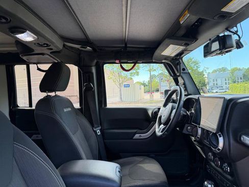 Used 2017 Jeep Wrangler Unlimited Sahara w/ Max Tow Package AWD/4WD image 11