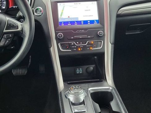Used 2020 Ford Fusion SE AWD/4WD image 27