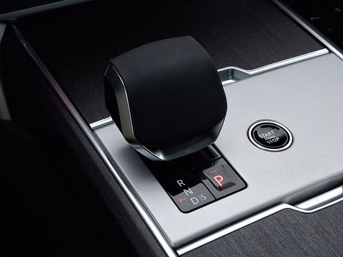 New 2025 Land Rover Range Rover SE image 13