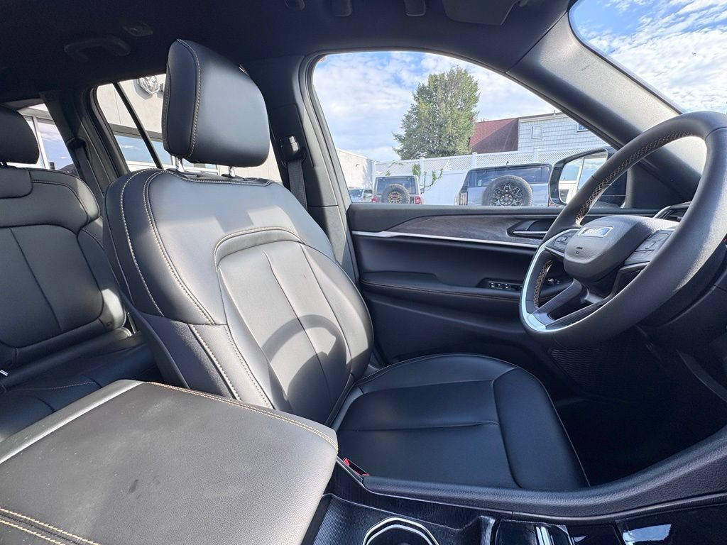 Used 2026 Jeep Grand Cherokee Limited AWD/4WD image 20
