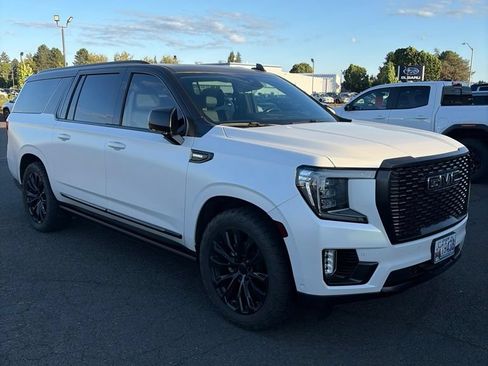 Used 2023 GMC Yukon XL Denali w/ Denali Reserve Package AWD/4WD image 3