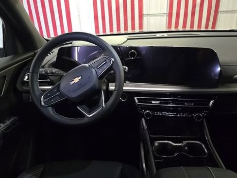 New 2026 Chevrolet Traverse LT w/ Driver Confidence Package AWD/4WD image 26