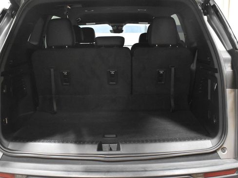 Used 2026 GMC Acadia Elevation w/ Elevation Premium Package FWD image 25