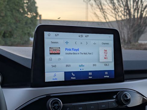 Certified 2022 Ford Escape SE w/ Cold Weather Package image 18