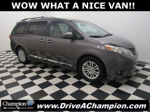 Used 2015 Toyota Sienna L image 1