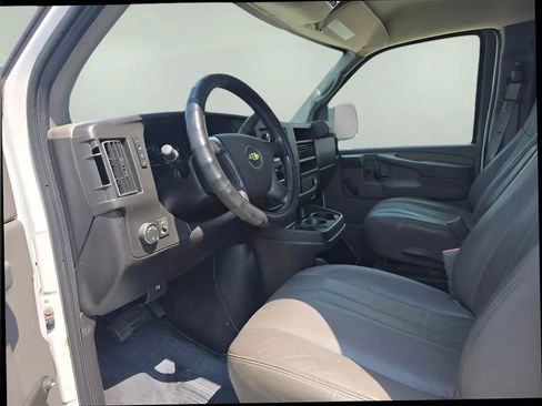 Used 2013 Chevrolet Express 3500 Extended image 9