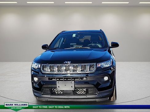 Used 2025 Jeep Compass Latitude image 9