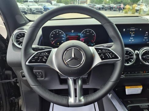 New 2025 Mercedes-Benz GLB 250 4MATIC image 17