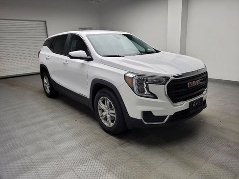 Used 2023 GMC Terrain SLE image 13