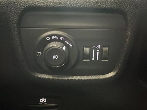 Used 2025 Jeep Grand Cherokee Limited w/ Black Appearance Package AWD/4WD image 31
