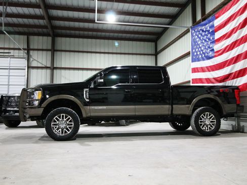 Used 2017 Ford F250 King Ranch w/ FX4 Off-Road Package AWD/4WD image 5