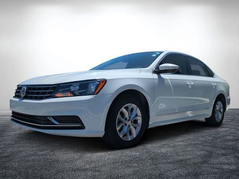 Used 2017 Volkswagen Passat 1.8T S FWD image 8
