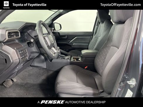 Certified 2025 Toyota Tacoma SR5 w/ SR5 Upgrade Package AWD/4WD image 17