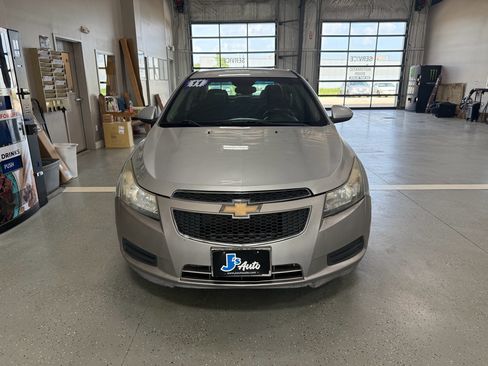 Used 2011 Chevrolet Cruze LT FWD image 3