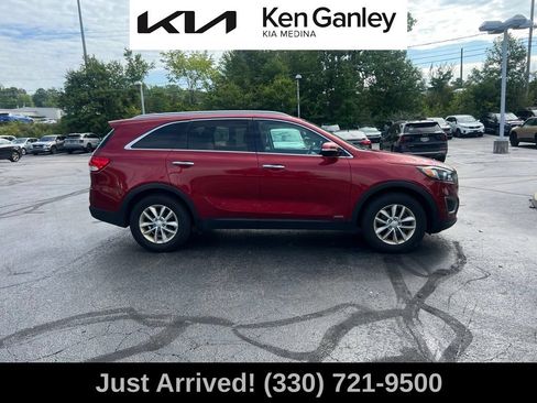 Used 2017 Kia Sorento AWD w/ LX Convenience Package image 4